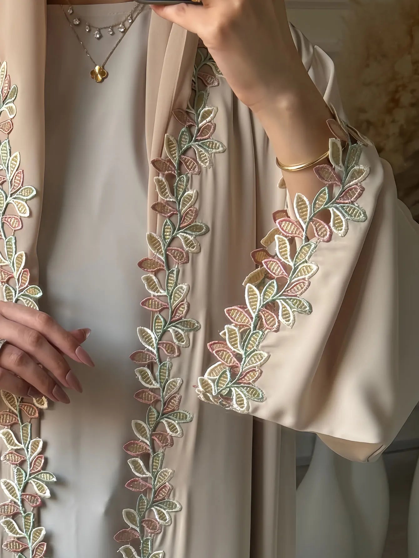 Abaya beige élégant de Dubaï pour femmes