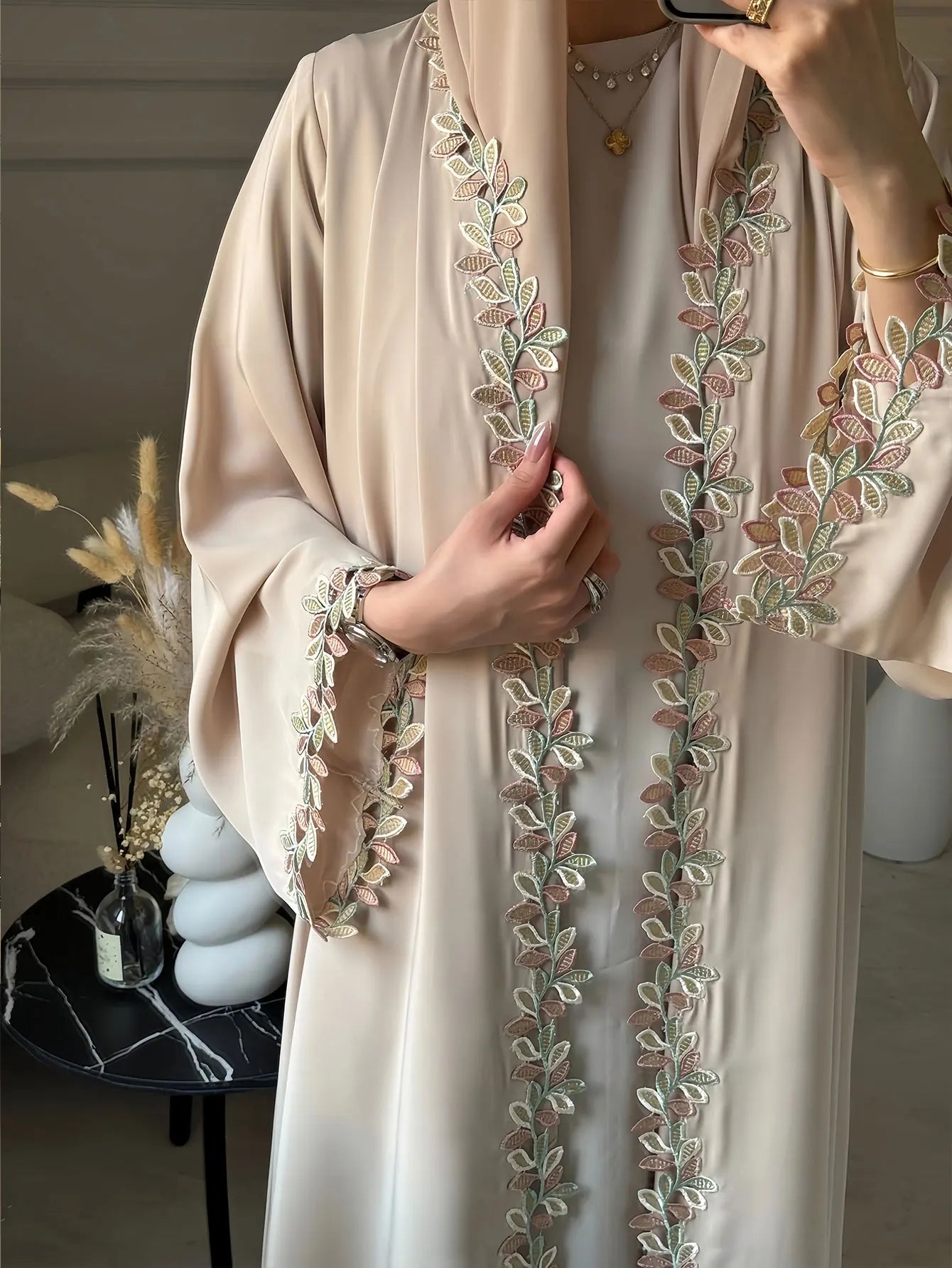 Abaya beige élégant de Dubaï pour femmes